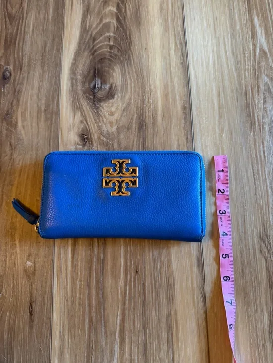 Tory Burch Britten Blue Pebbled Leather Zip Around Continental Wallet - Picture 3 of 8